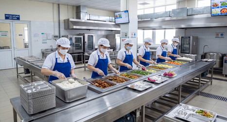 Dây chuyền chia suất tại bếp trung tâm Thành Đạt HP